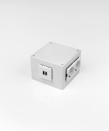 Aufbodentank 1206 Farbe in Weiß mit USB-Laden und Schuko-Steckdosen