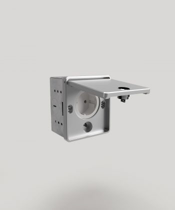 Wandsteckdose 5501A mit offenem Deckel ausgebaut bestückt mit Schuko Steckdose