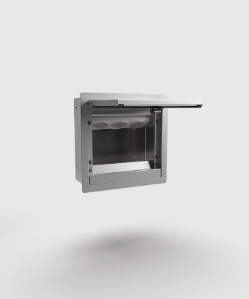 Wandverteiler 5503A verschließbar Deckel-Tür offen mit 3 Schuko