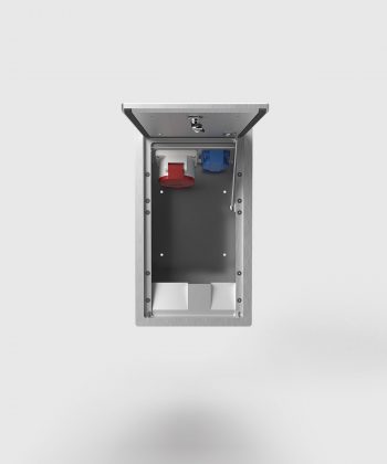 Wandverteiler 5511A Deckel-Tür offen mit CEE und Schuko bestückt Ansicht frontal