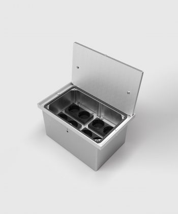 Bodentank 8308A mit acht Schuko-Steckdosen Deckel offen