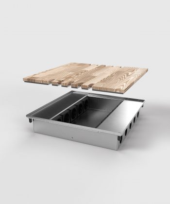 Bodentank 8810B mit acht Steckplätzen Deckel angehoben mit Bodenbelag bestückt