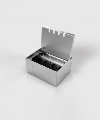 Bodentank 8904B mit 4 Schuko-Steckdosen Deckel offen mit Kabelausschnitten