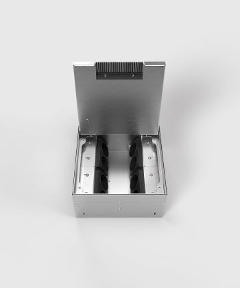 Bodentank 8908BB mit acht Steckplätzen Deckel mit Bürstenauslass offen