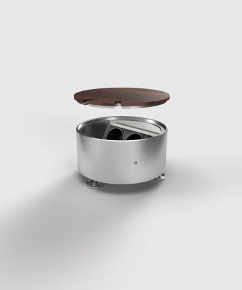 Bodensteckdose 9902B rund Deckel angehoben mit Bodenbelag Ansicht seitlich